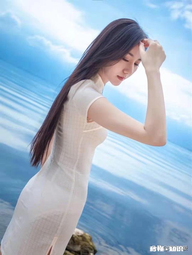 我和一个有好感的女孩聊了快两个月了，她总是对我忽冷忽热，回复慢或者不回复，有戏吗