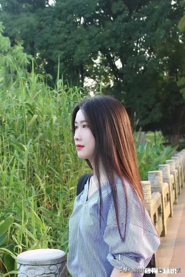 和女生喝完酒,她主动挽着我,让我陪她荡秋千,这样我可以表白嘛