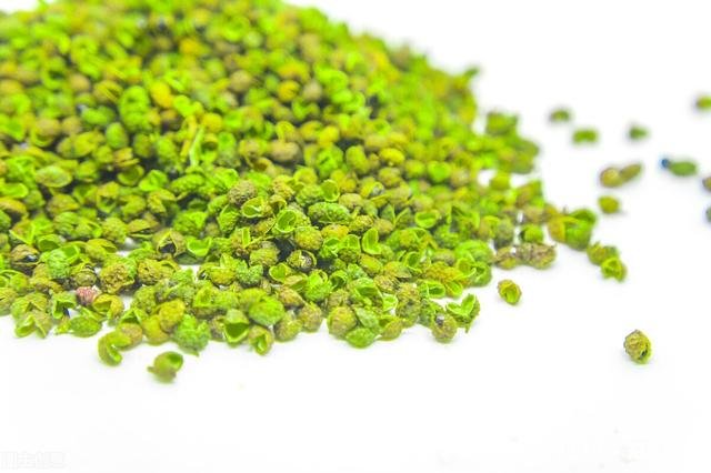 树上摘下来的花椒，如何清理灰尘还是晒干后直接食用