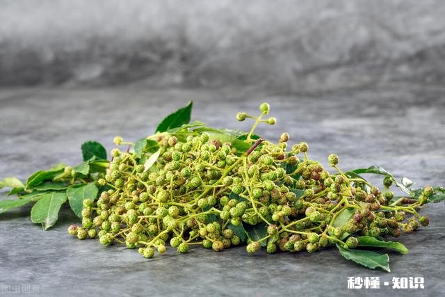 树上摘下来的花椒，如何清理灰尘还是晒干后直接食用