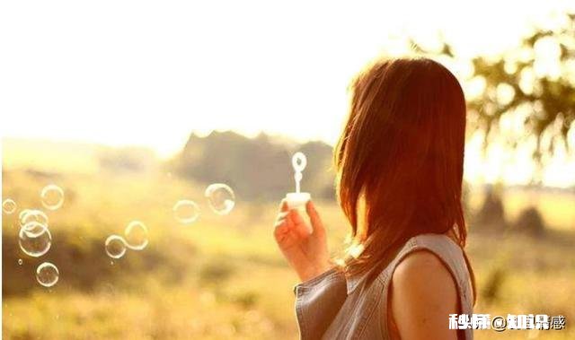 不喜欢他,且自己有男友 被异性好朋友表白之后,还应该和他继续做朋友吗,原本打算送生日礼物还送吗