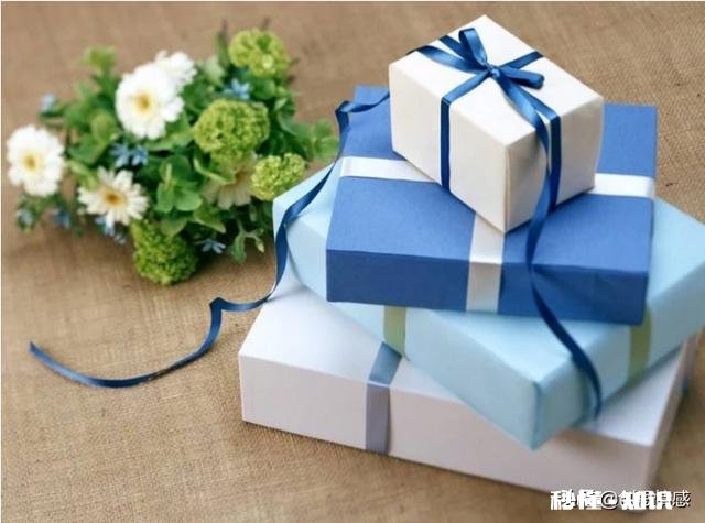 不喜欢他,且自己有男友 被异性好朋友表白之后,还应该和他继续做朋友吗,原本打算送生日礼物还送吗