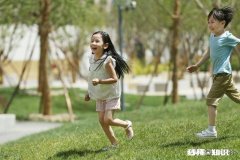 如何恰当回应他人的恭维表面社交