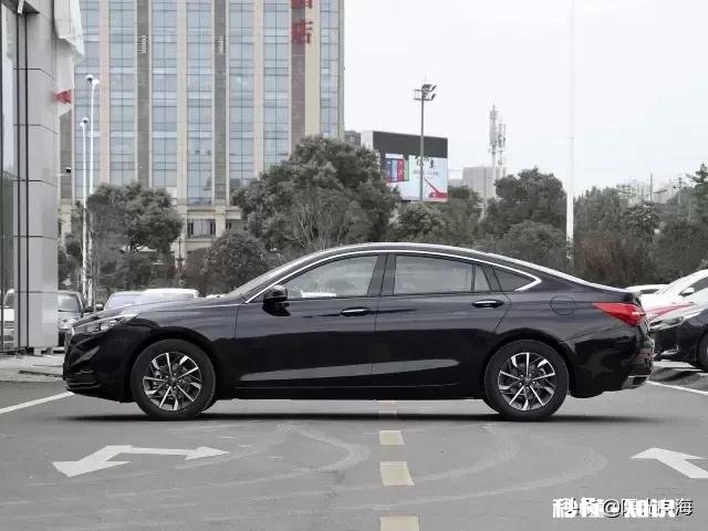 红旗该买轿车还是SUV