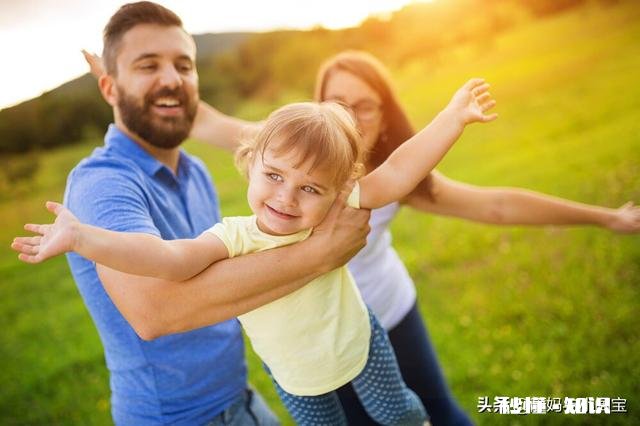 我自己带小孩在家上班，如何解决他一个人自己玩的情况，我没空陪他，感觉他一个人好无聊，他六岁