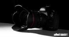 佳能5D3 配24-70F2.8好，还是24-105F4加50定焦1.4好