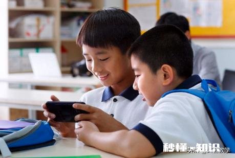 最近作业都用手机做，不玩手机的孩子现在都爱玩了，该怎么办