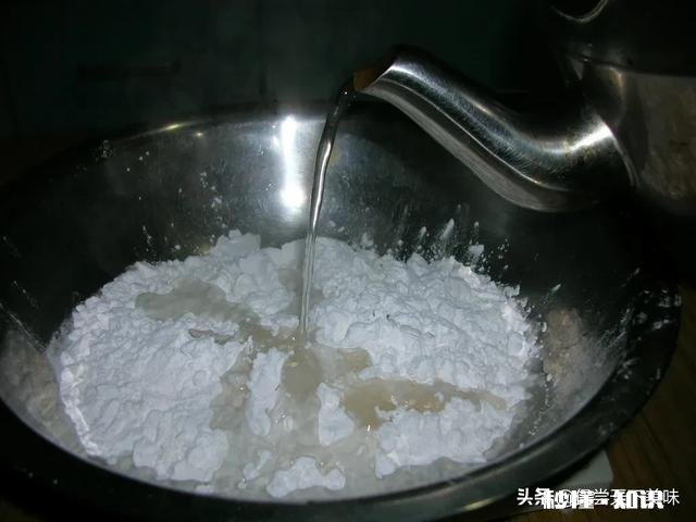 木薯粉做丸子是用开水好还是用凉水好