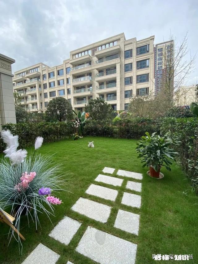 我和前女友买的期房,现在分手了,前女友想要分割房产,这合理吗走法律途径有胜算吗