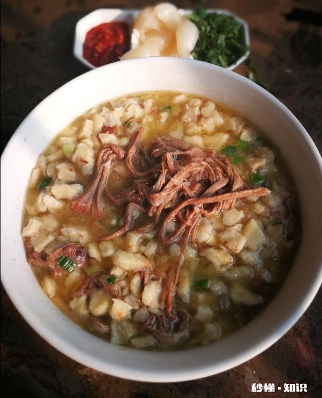 正宗的陕西西安羊肉泡馍应该怎么吃