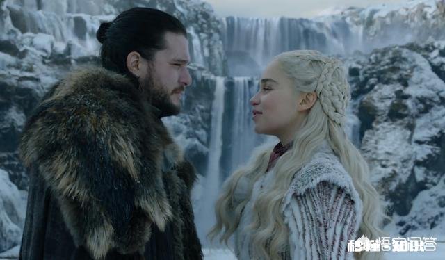 《权力的游戏》第八季中，雪诺为什么不顾龙妈的哀求，坚持要把身世告诉两个妹妹