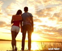 感觉到对方在变冷漠麻木，但也能感觉到还喜欢着，该不该分手