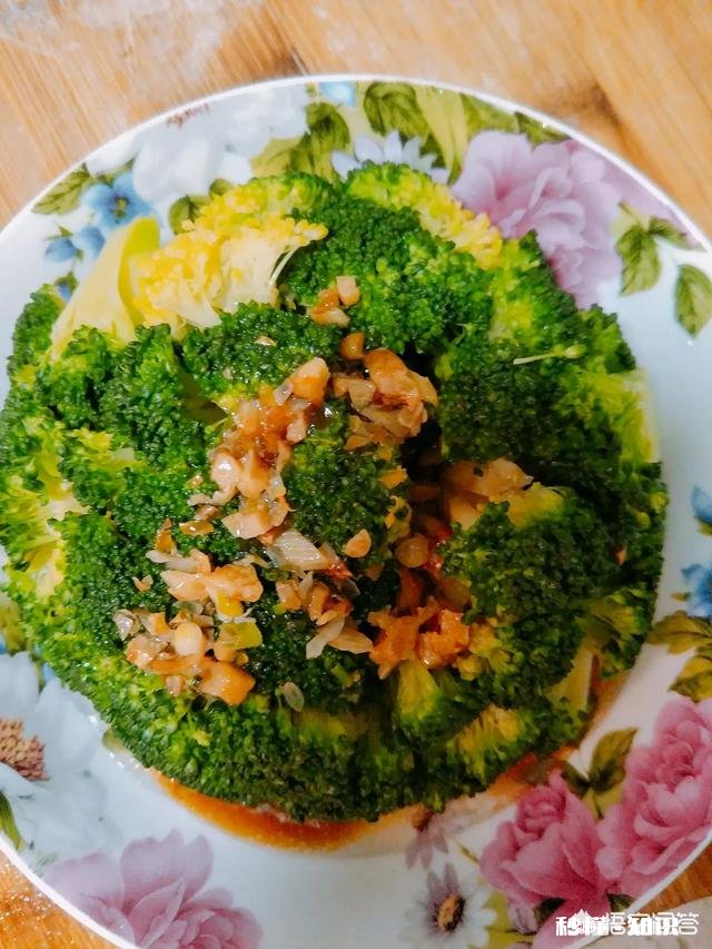 现在过年大家桌子上是荤菜多还是素菜多