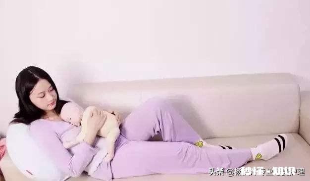 刚满月宝宝吃120毫升奶多吗每次吃完睡着了一个多小时就吐奶