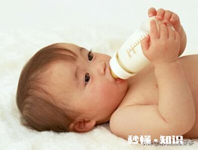 刚满月宝宝吃120毫升奶多吗每次吃完睡着了一个多小时就吐奶