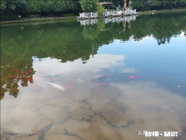 明天 8月20号想去云南丽江玩，这段时间天气预报连续有雨，影响游玩吗