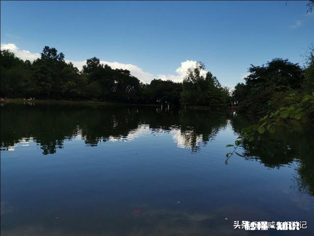 明天 8月20号想去云南丽江玩，这段时间天气预报连续有雨，影响游玩吗