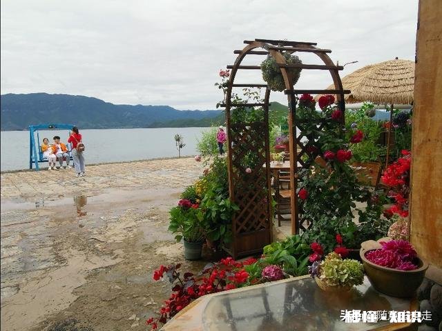 明天 8月20号想去云南丽江玩，这段时间天气预报连续有雨，影响游玩吗