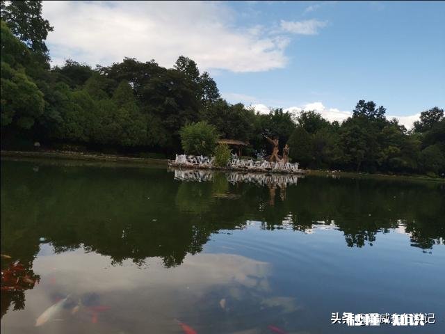 明天 8月20号想去云南丽江玩，这段时间天气预报连续有雨，影响游玩吗