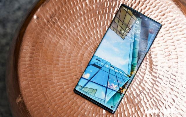 价格同等：最新华为手机和最新苹果手机你会选择哪个