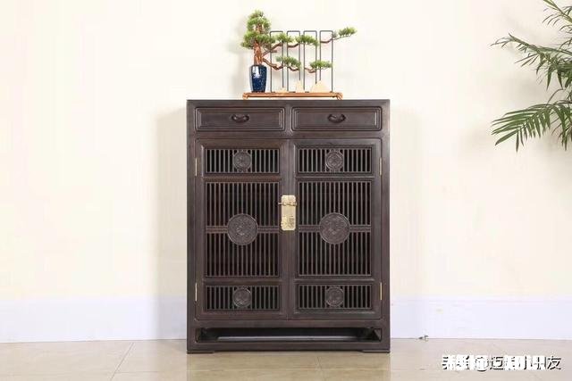 买红木家具到底是选择素面的还是选择雕花的
