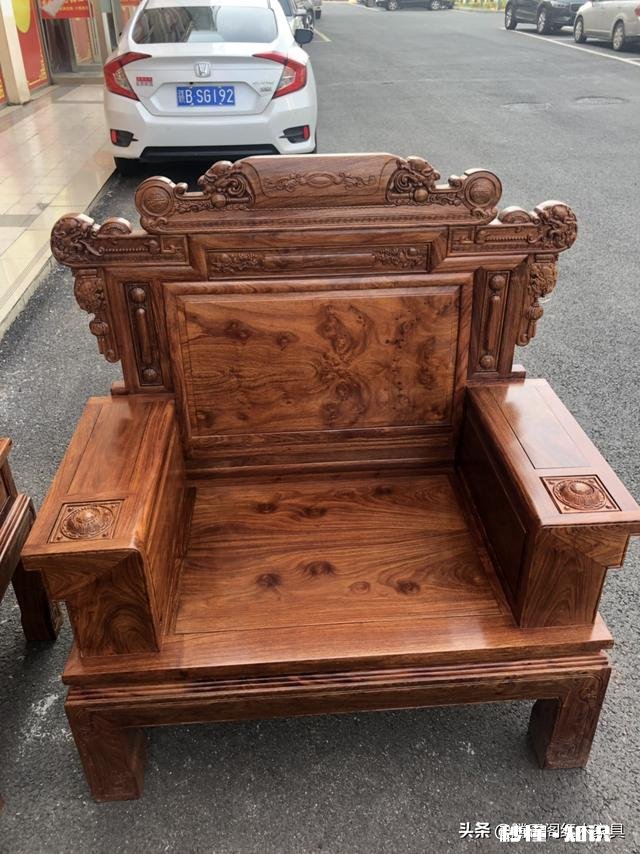 买红木家具到底是选择素面的还是选择雕花的