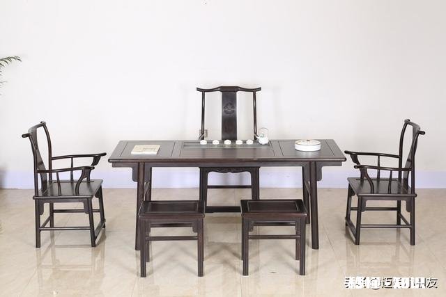 买红木家具到底是选择素面的还是选择雕花的