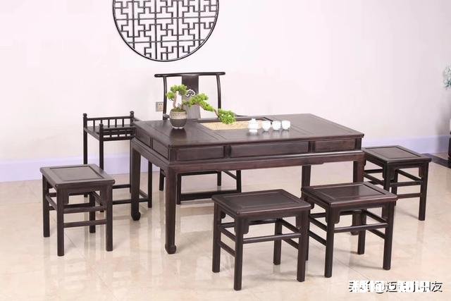 买红木家具到底是选择素面的还是选择雕花的