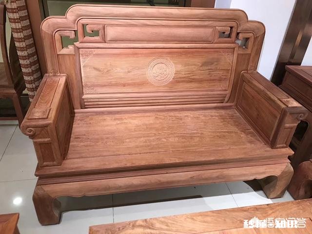 买红木家具到底是选择素面的还是选择雕花的