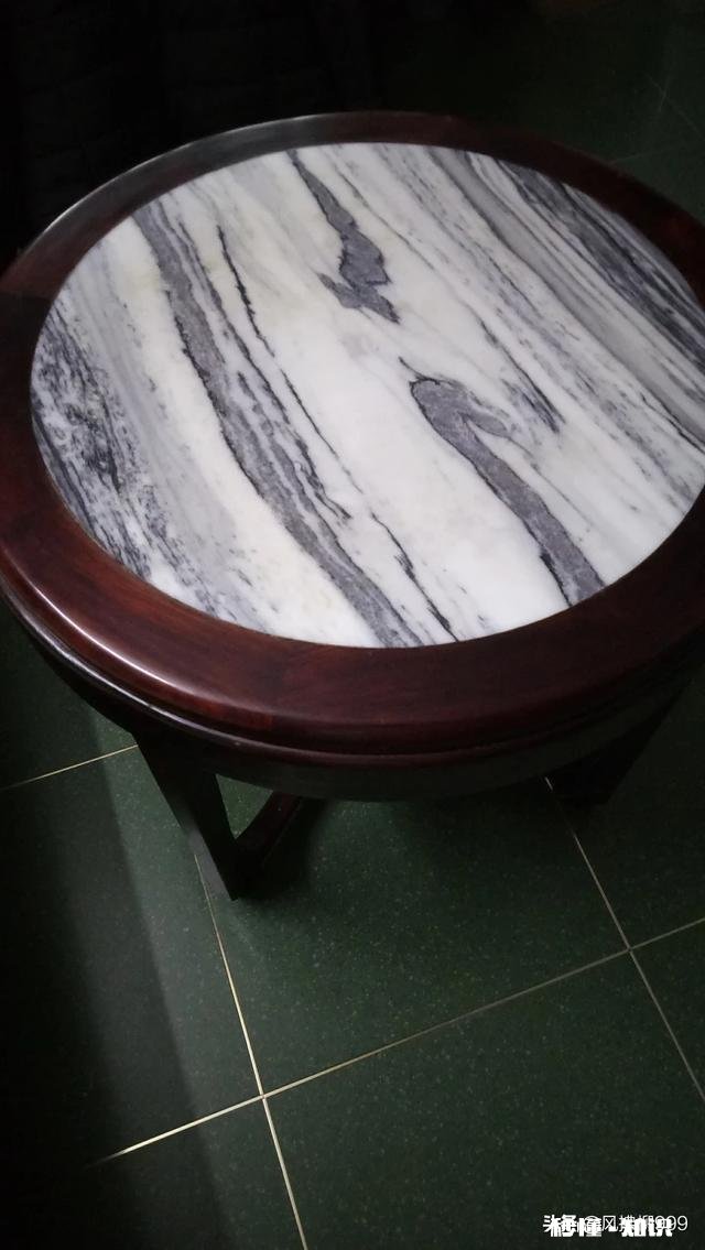 买红木家具到底是选择素面的还是选择雕花的