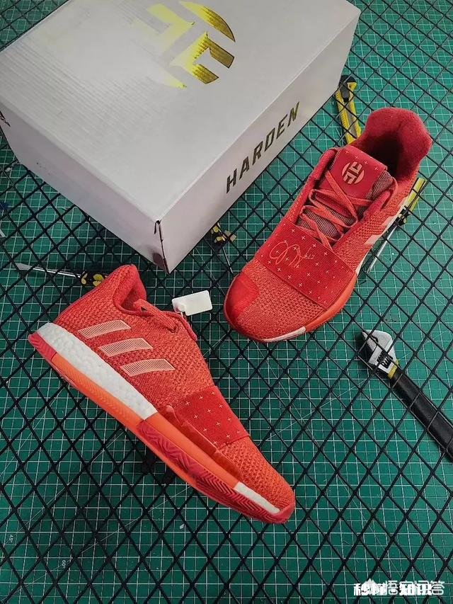 500元以内有哪些性价比比较高的休闲运动鞋适合大学生穿最好带气垫，比较潮一点的