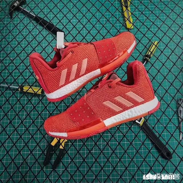 500元以内有哪些性价比比较高的休闲运动鞋适合大学生穿最好带气垫，比较潮一点的