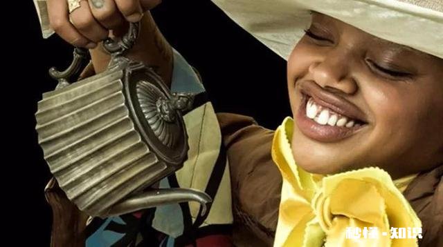 除了章子怡的夸张耳坠,还有哪些配饰最抢戏