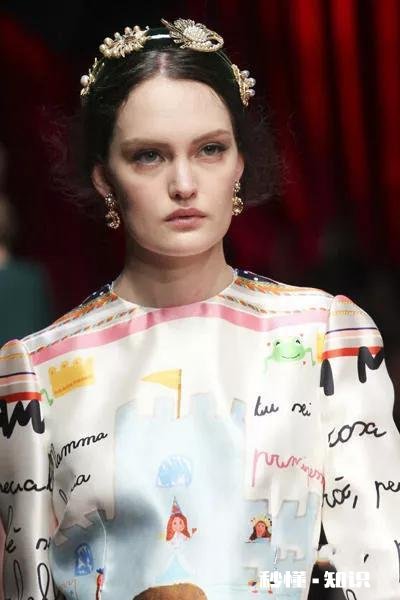 除了章子怡的夸张耳坠,还有哪些配饰最抢戏