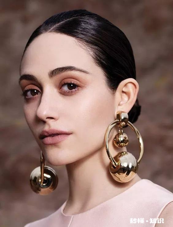 除了章子怡的夸张耳坠,还有哪些配饰最抢戏