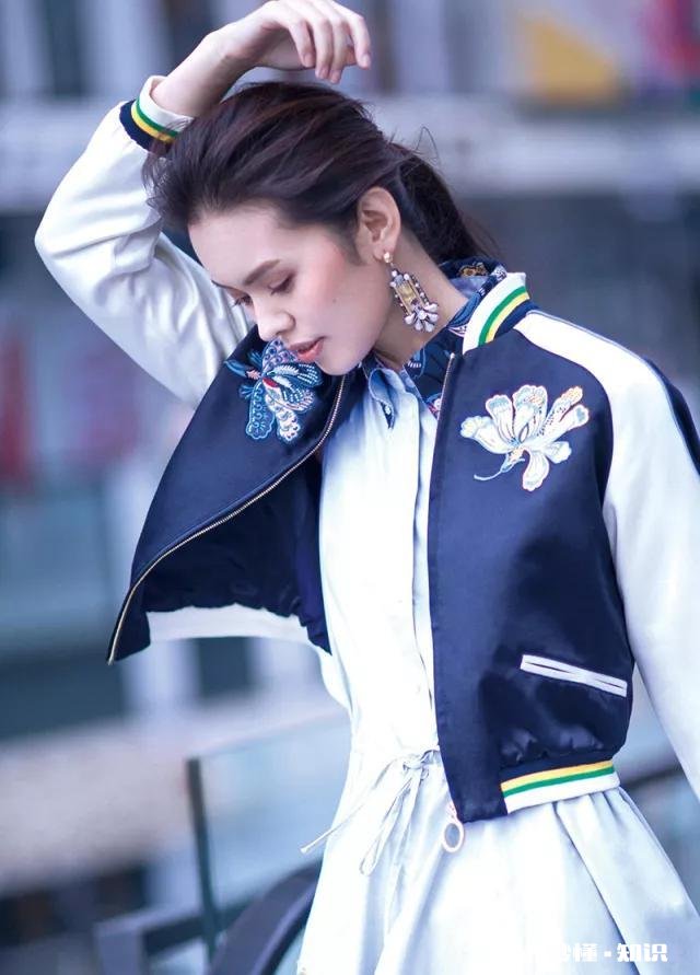 除了章子怡的夸张耳坠,还有哪些配饰最抢戏