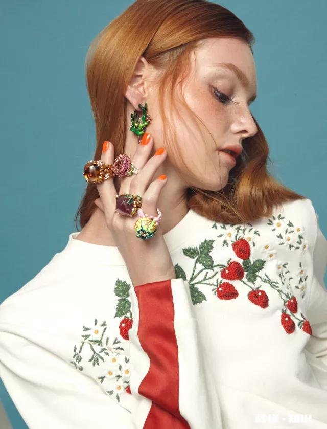 除了章子怡的夸张耳坠,还有哪些配饰最抢戏