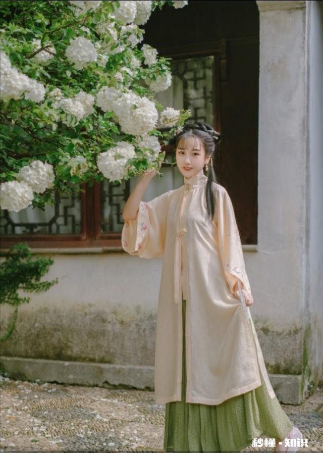 昨天早上得知女朋友意外怀孕了她很焦虑，我该如何缓解她的心情