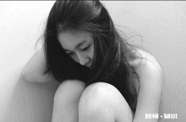 昨天早上得知女朋友意外怀孕了她很焦虑，我该如何缓解她的心情