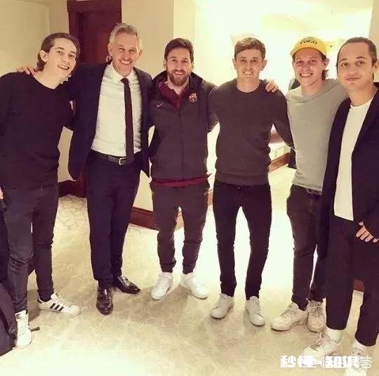 C罗晒飞机上自拍照被莱因克尔指责，对此你怎么看