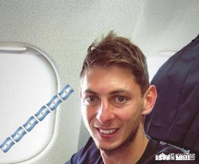 C罗晒飞机上自拍照被莱因克尔指责，对此你怎么看