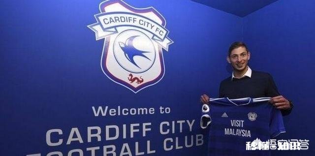 C罗晒飞机上自拍照被莱因克尔指责，对此你怎么看