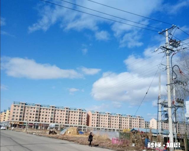 女方父亲年龄比男方父亲小却比男方母亲大该怎么称呼合适