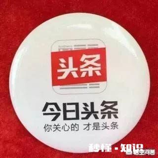 上联:群里藏龙卧虎，都是谁