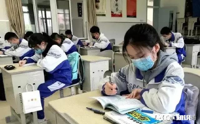 高三文科成绩一直都很好，这次月考没考好，尝试了从巅峰摔倒谷底的感觉，让我很窒息，我应该怎么办