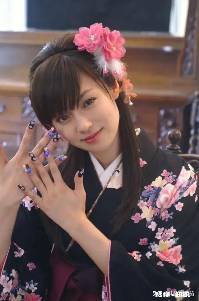 晚上睡觉前泡脚，养生保健最好按摩哪几个穴位