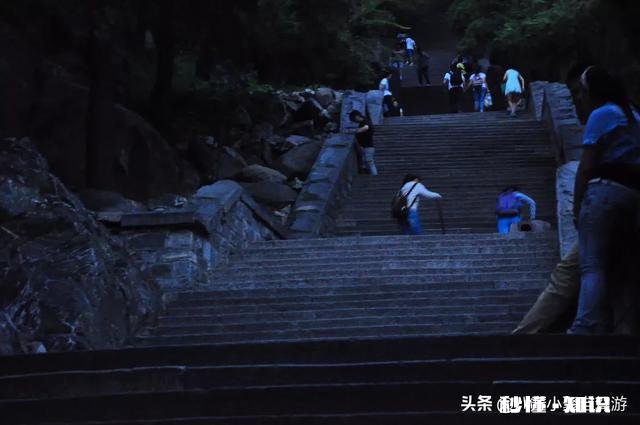 大家分享一下第一次爬泰山的经历