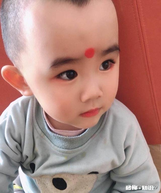 想和老公吵架，但是宝宝在身边，该咋办