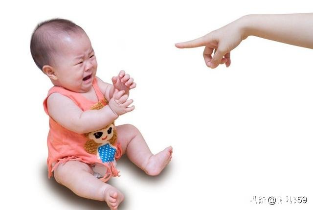 想和老公吵架，但是宝宝在身边，该咋办