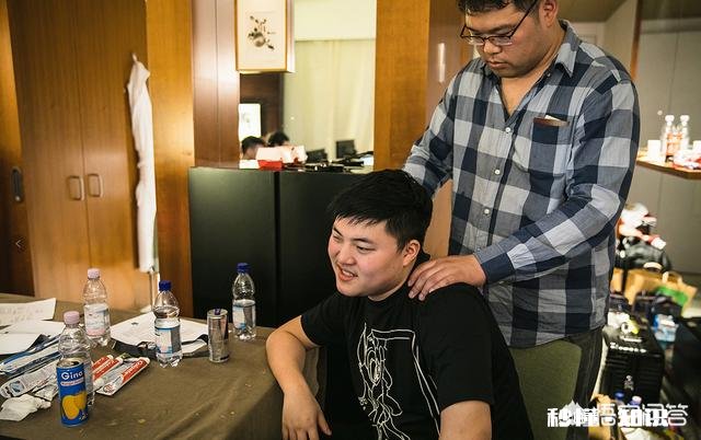 RNG虽然赢了IG,可Uzi病情彻底爆发,离退役不远了,你怎么看